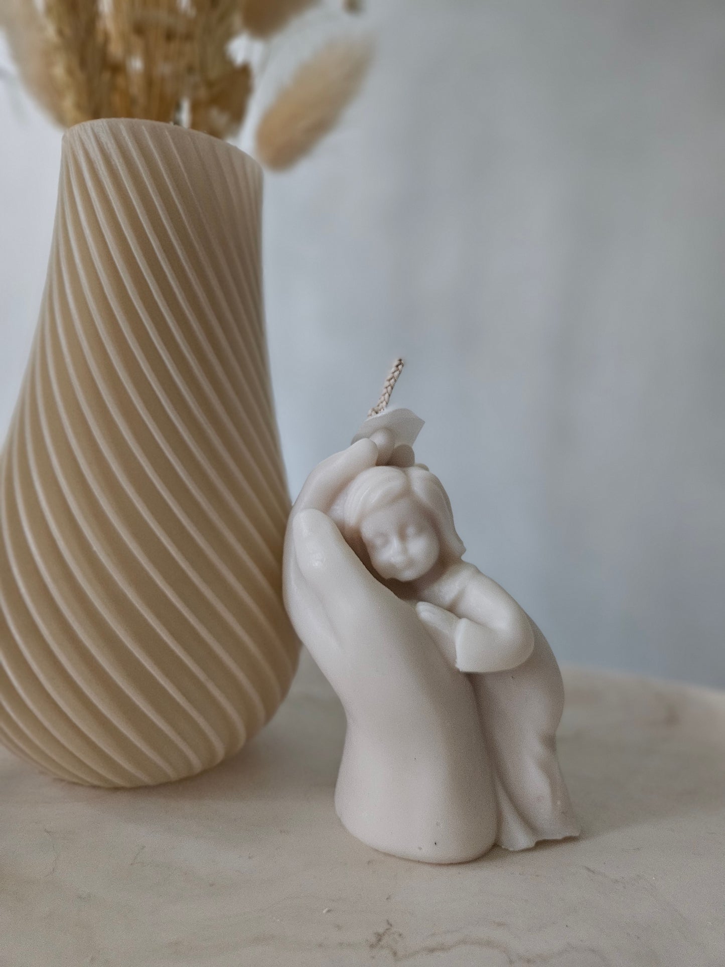 CHILD IN HAND