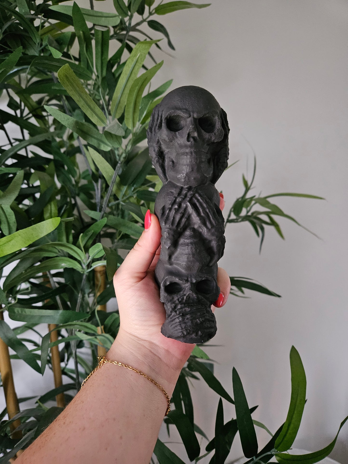 SKULLS TOTEM